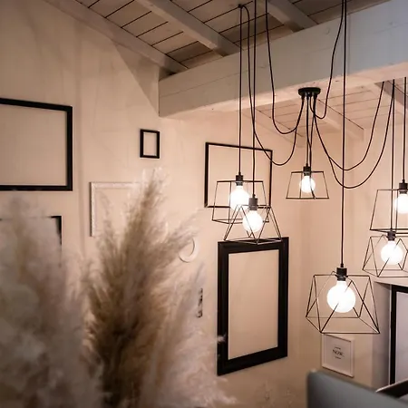 לינה וארוחת בוקר Maison 1933 4*