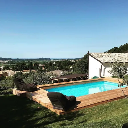 לינה וארוחת בוקר Maison 1933 4*