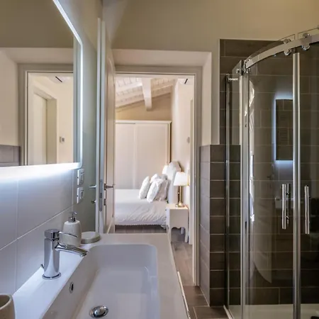 Maison 1933 Bed & Breakfast *