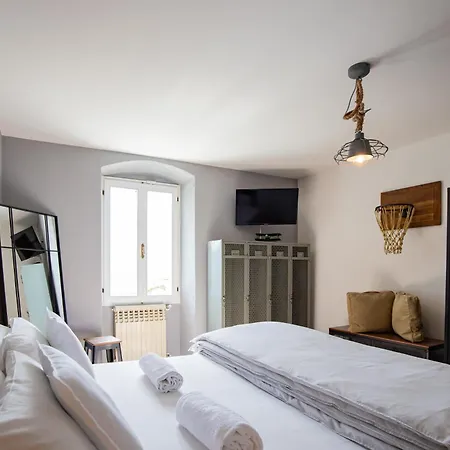 Maison 1933 לינה וארוחת בוקר 4*