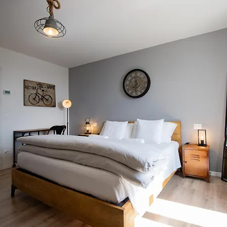 Maison 1933 4*