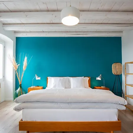 Maison 1933 Bed & Breakfast *