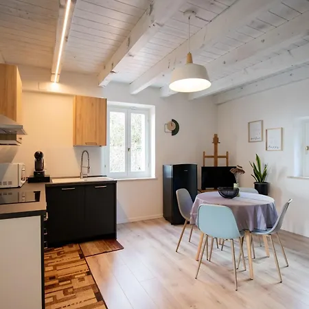 Maison 1933 לינה וארוחת בוקר 4*