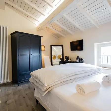 Maison 1933 Bed & Breakfast