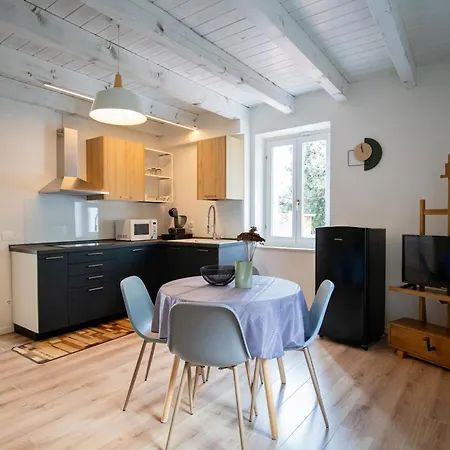 Maison 1933 לינה וארוחת בוקר 4*