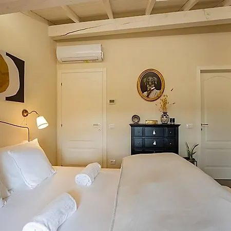 Maison 1933 לינה וארוחת בוקר 4*